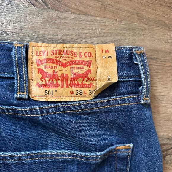 Levi 501 Jeans Mens 34x30 Dark Wash Blue Cotton Denim Pants - Picture 6 of 7